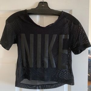 NWOT NIKE MESH TSHIRT, worn twice perfect condition, Xs